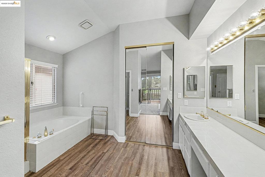 DISCOVERY BAY COUNTRY CLUB - Residential