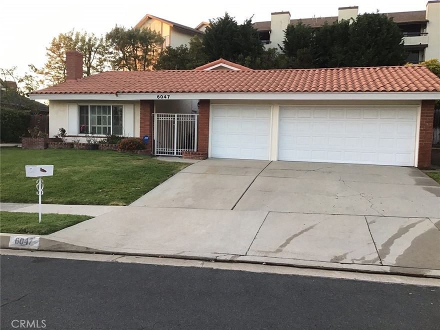 Updated and well maintained one level home. 4 bedrooms, 2 baths, 3 car garage. Large covered patio, dual-pane windows, Reverse osmosis water filtration system available for tenants convenience.
PV schools. Pets to be approved.