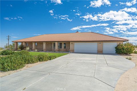 Photo of 8825 Beekley Rd, Pinon Hills, CA 92372 (MLS # SR25218515)