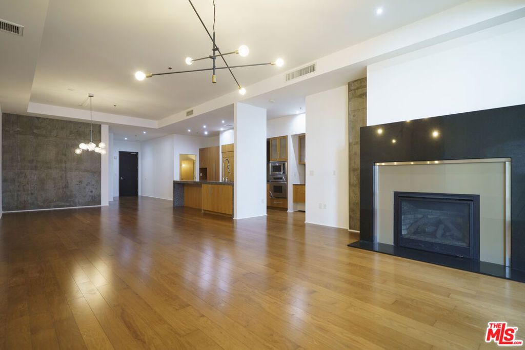 Photo of 1111 S Grand Avenue #PH3, Los Angeles, CA 90015 (MLS # 26648745)