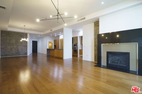 Photo of 1111 S Grand Avenue #PH3, Los Angeles, CA 90015 (MLS # 26648745)