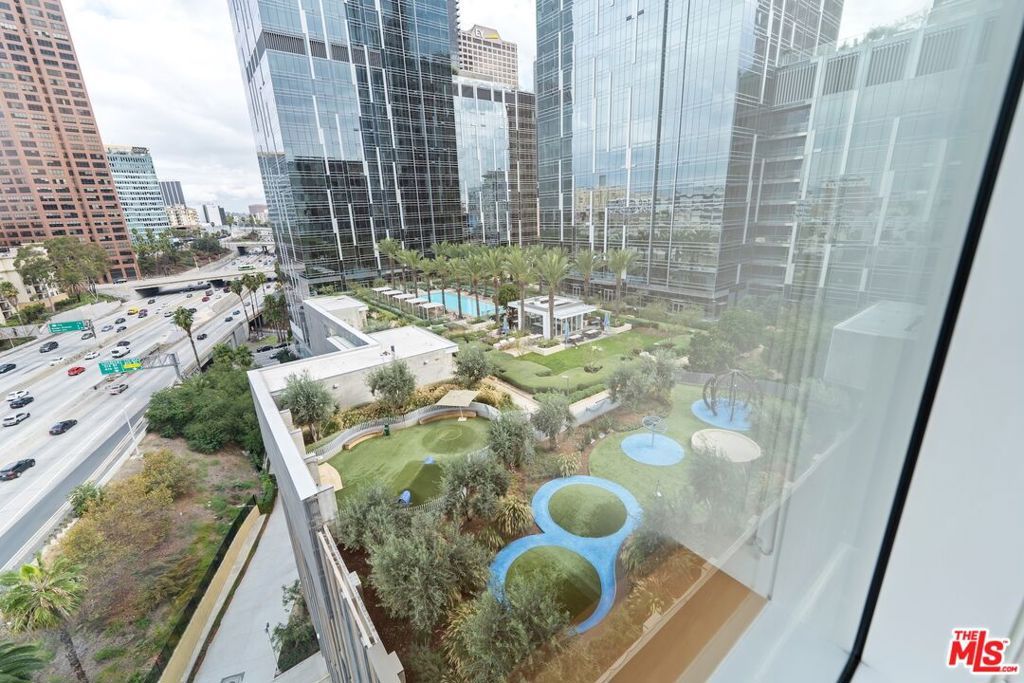 Photo of 889 Francisco Street #1508, Los Angeles, CA 90017 (MLS # 25621877)