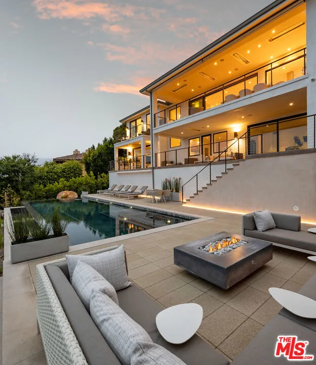 Santa Barbara, California 93103, United States, 4 Bedrooms Bedrooms, ,4 BathroomsBathrooms,Residential,Active,124105