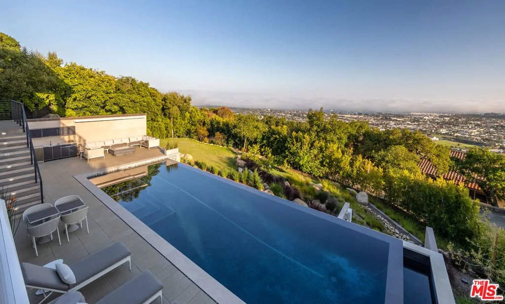 Santa Barbara, California 93103, United States, 4 Bedrooms Bedrooms, ,4 BathroomsBathrooms,Residential,Active,124105