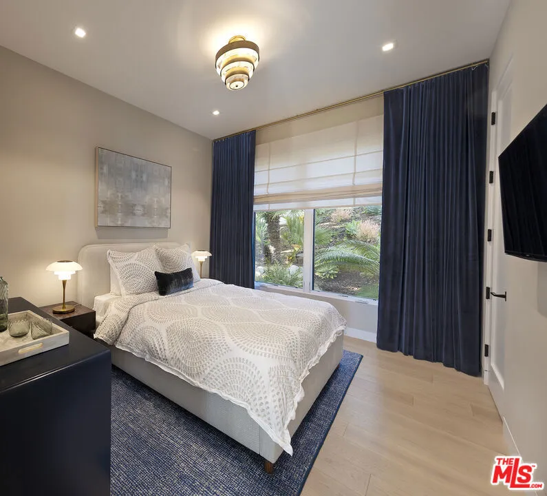 Santa Barbara, California 93103, United States, 4 Bedrooms Bedrooms, ,4 BathroomsBathrooms,Residential,Active,124105