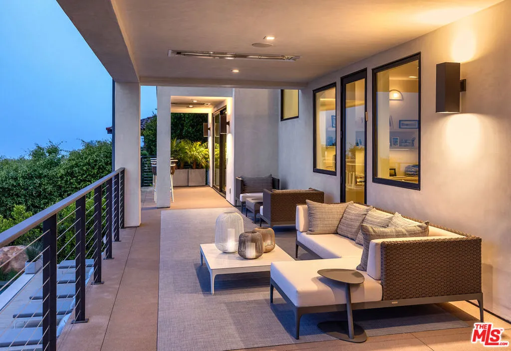 Santa Barbara, California 93103, United States, 4 Bedrooms Bedrooms, ,4 BathroomsBathrooms,Residential,Active,124105