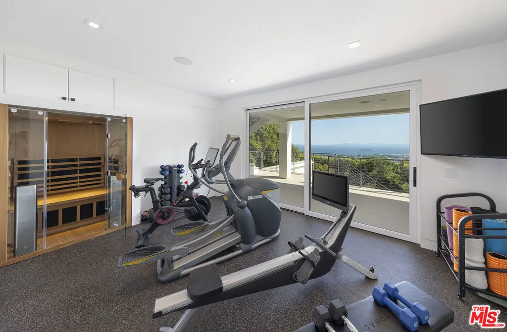 Santa Barbara, California 93103, United States, 4 Bedrooms Bedrooms, ,4 BathroomsBathrooms,Residential,Active,124105