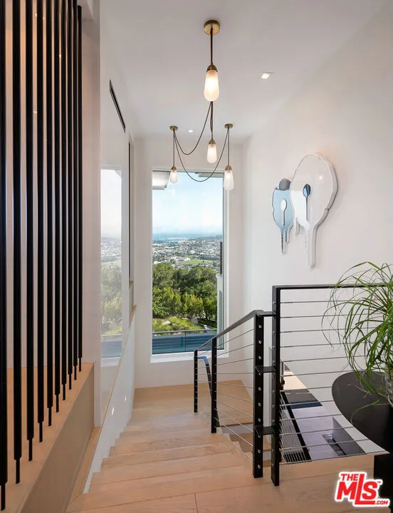 Santa Barbara, California 93103, United States, 4 Bedrooms Bedrooms, ,4 BathroomsBathrooms,Residential,Active,124105