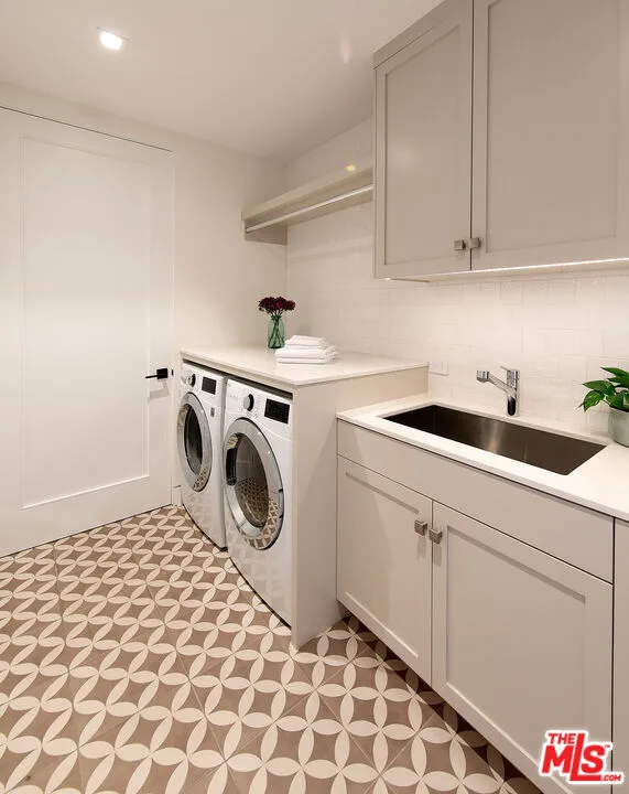 Santa Barbara, California 93103, United States, 4 Bedrooms Bedrooms, ,4 BathroomsBathrooms,Residential,Active,124105