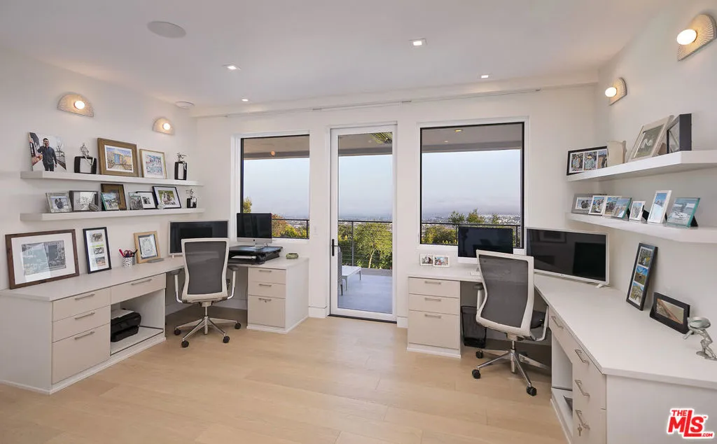 Santa Barbara, California 93103, United States, 4 Bedrooms Bedrooms, ,4 BathroomsBathrooms,Residential,Active,124105