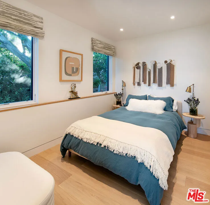 Santa Barbara, California 93103, United States, 4 Bedrooms Bedrooms, ,4 BathroomsBathrooms,Residential,Active,124105