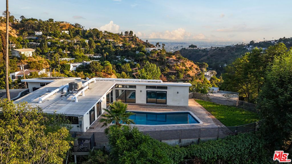 Photo of 2740 Nichols Canyon Road, Los Angeles, CA 90046 (MLS # 25585991)