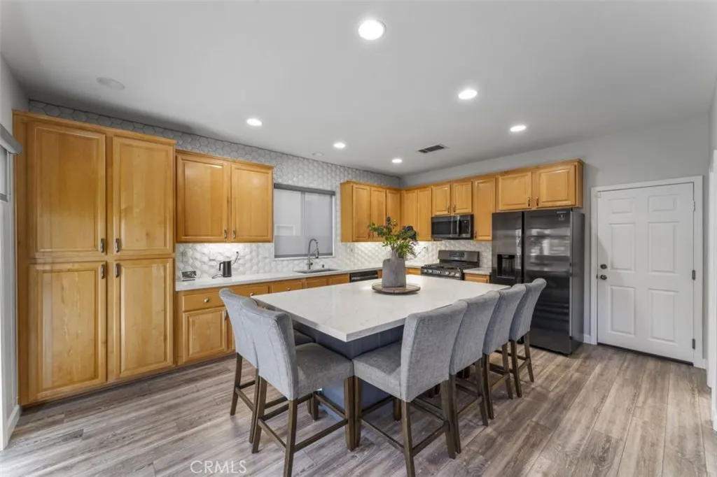 Saugus, California 91350, United States, 3 Bedrooms Bedrooms, ,3 BathroomsBathrooms,Residential,Active,241833