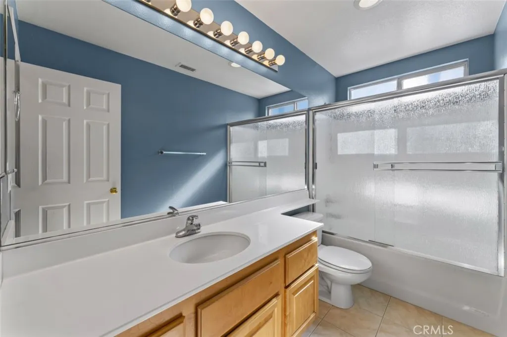 Saugus, California 91350, United States, 3 Bedrooms Bedrooms, ,3 BathroomsBathrooms,Residential,Active,241833