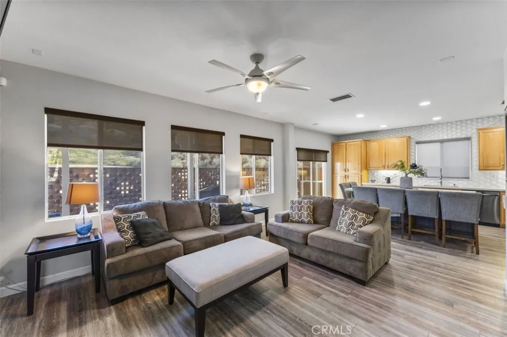 Saugus, California 91350, United States, 3 Bedrooms Bedrooms, ,3 BathroomsBathrooms,Residential,Active,241833