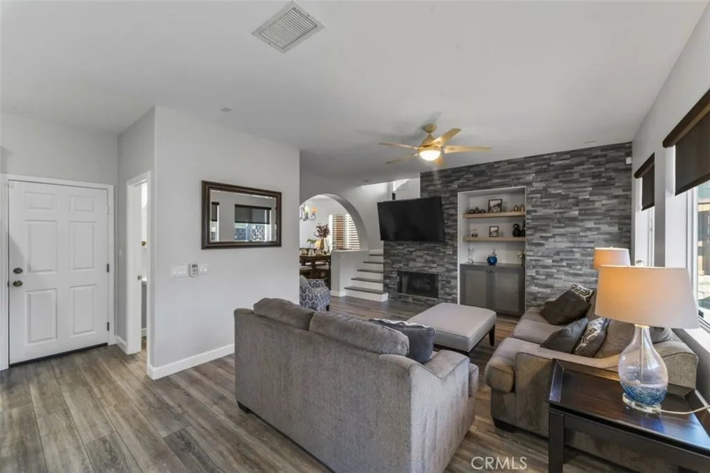 Saugus, California 91350, United States, 3 Bedrooms Bedrooms, ,3 BathroomsBathrooms,Residential,Active,241833