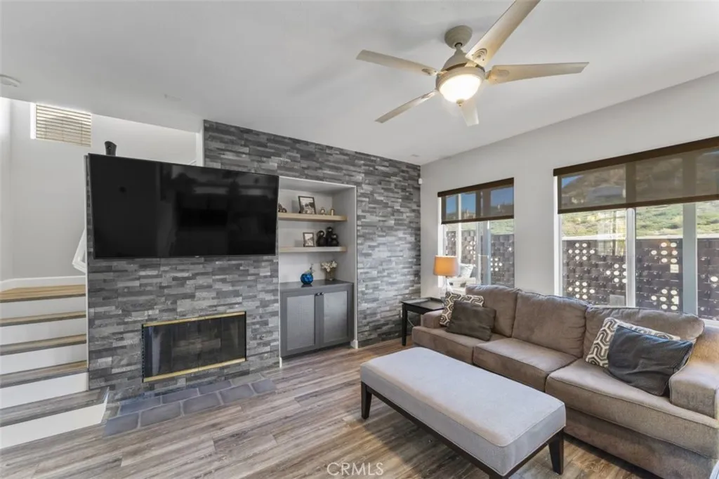 Saugus, California 91350, United States, 3 Bedrooms Bedrooms, ,3 BathroomsBathrooms,Residential,Active,241833