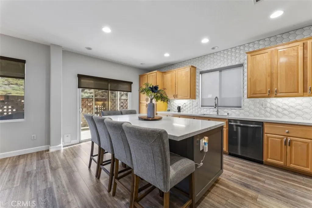 Saugus, California 91350, United States, 3 Bedrooms Bedrooms, ,3 BathroomsBathrooms,Residential,Active,241833