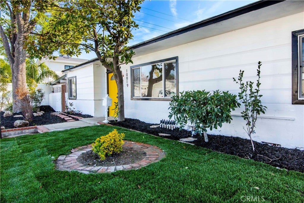 10816 Calvert