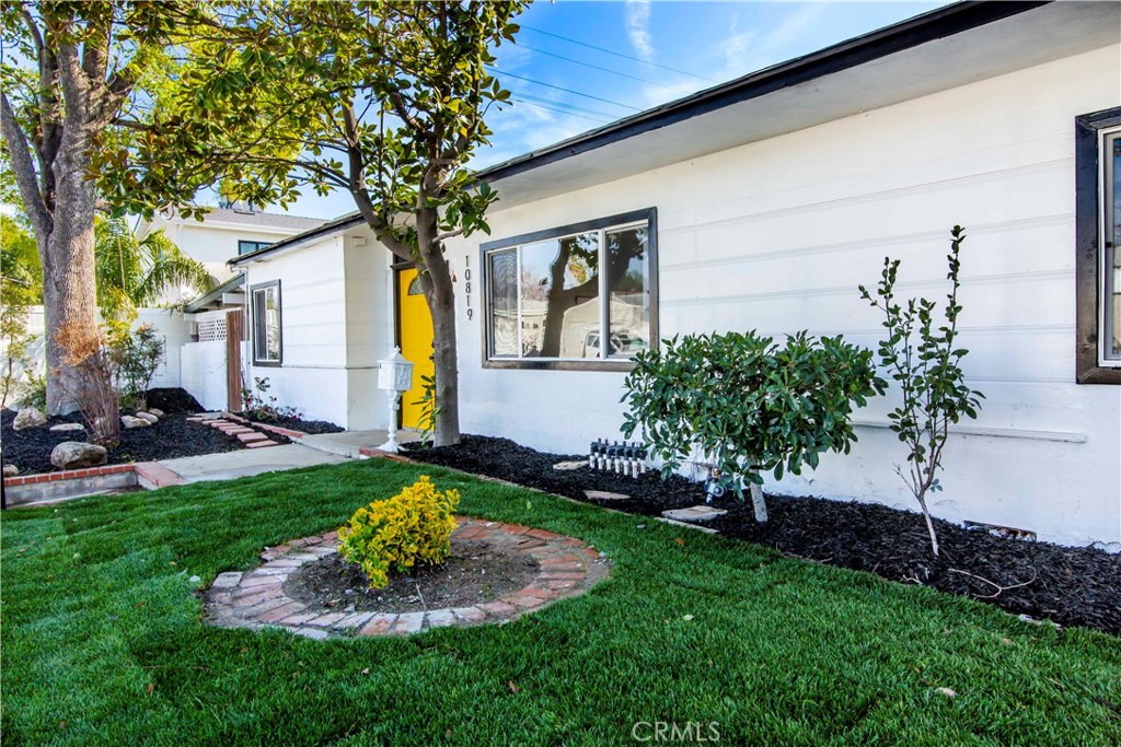 10816 Calvert