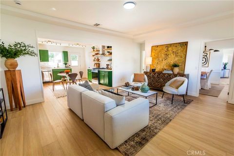 Photo of 10816 Calvert St, North Hollywood, CA 91606 (MLS # SR26068547)