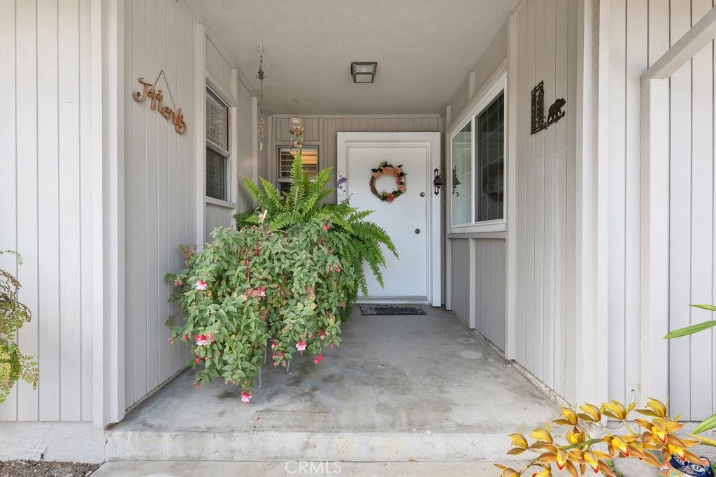 Photo of 32 W Bonita Dr, Simi Valley, CA 93065 (MLS # SR26074906)