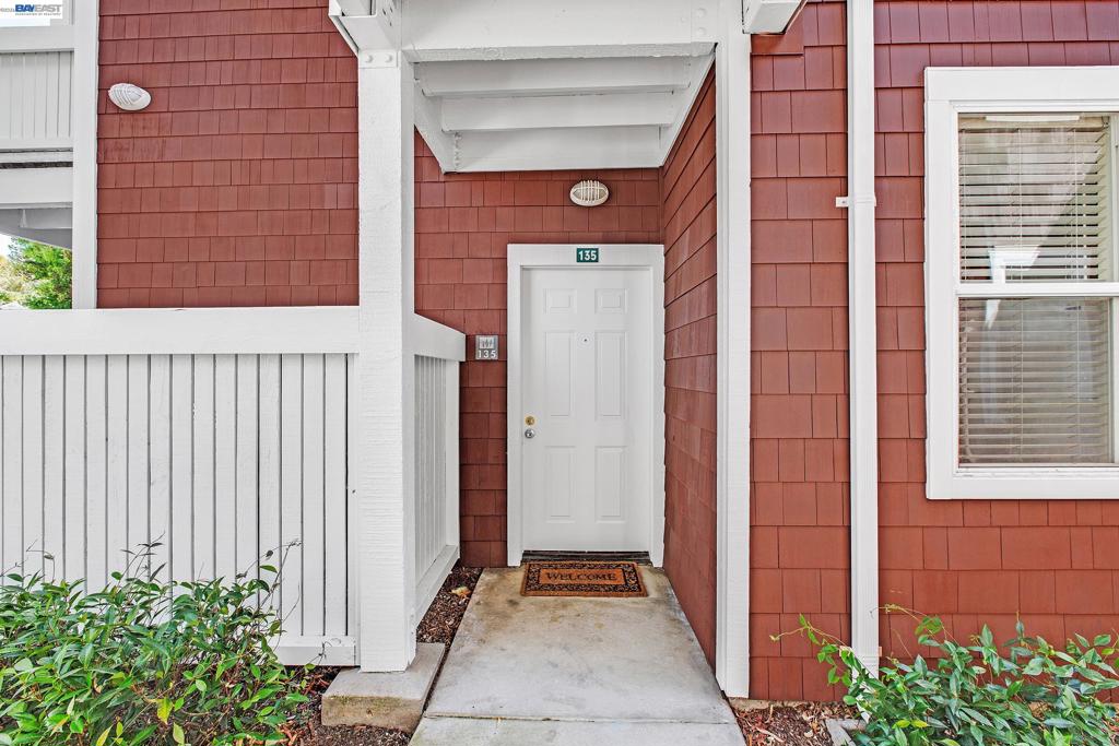 135 Bayside Ct