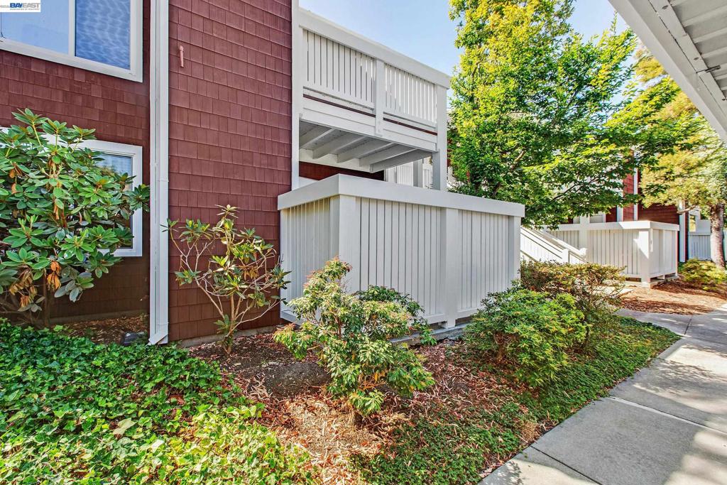 135 Bayside Ct