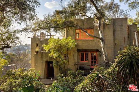 Photo of 1431 Avon Park Ter. Ter, Los Angeles, CA 90026 (MLS # 26649497)