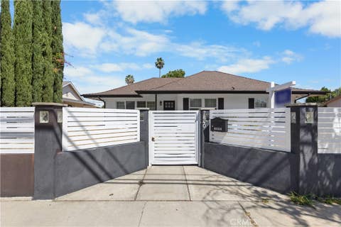 Photo of 7840 7842 Woodlake Avenue, West Hills, CA 91304 (MLS # SR26185656)