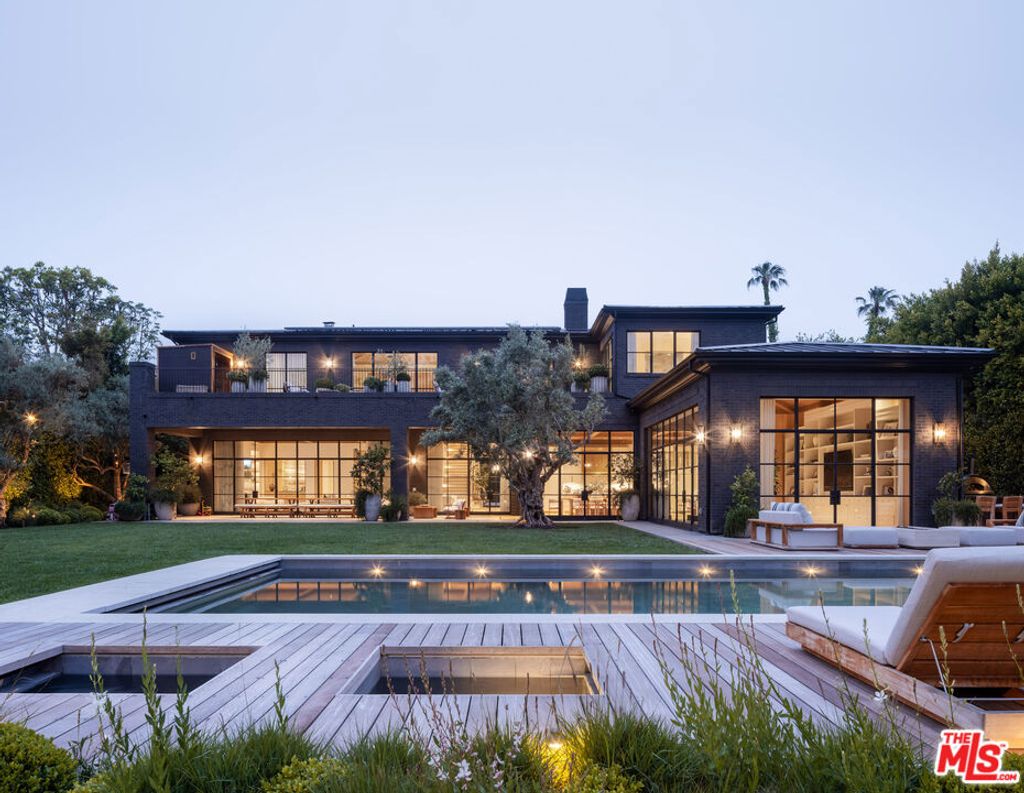 Photo of 250 S Rockingham Avenue, Los Angeles, CA 90049 (MLS # 25535795)