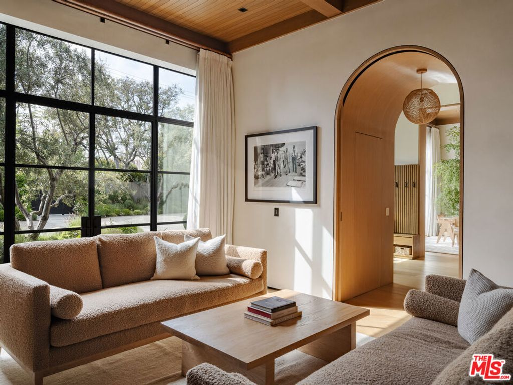 Photo of 250 S Rockingham Avenue, Los Angeles, CA 90049 (MLS # 25535795)