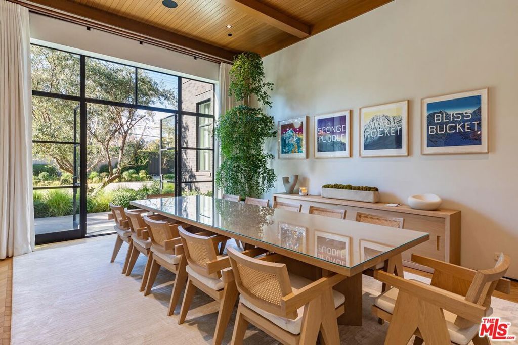 Photo of 250 S Rockingham Avenue, Los Angeles, CA 90049 (MLS # 25535795)