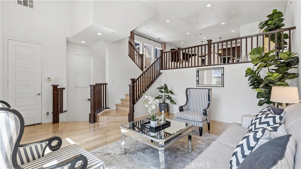 656 W Huntington O-1