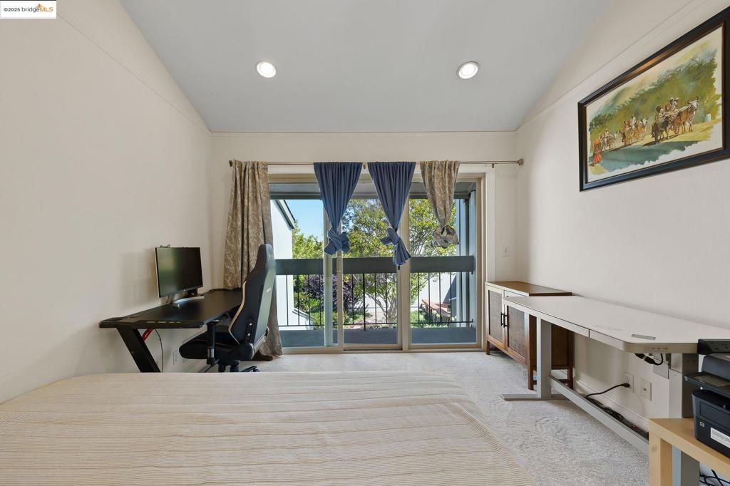 LAGUNA VISTA - Residential