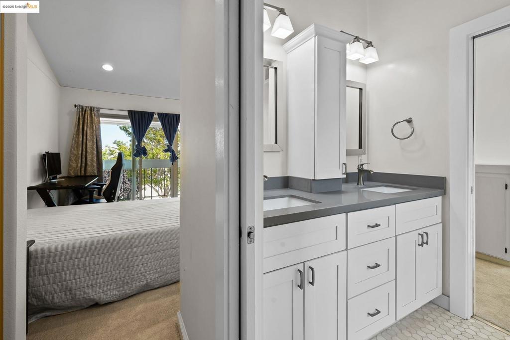 LAGUNA VISTA - Residential