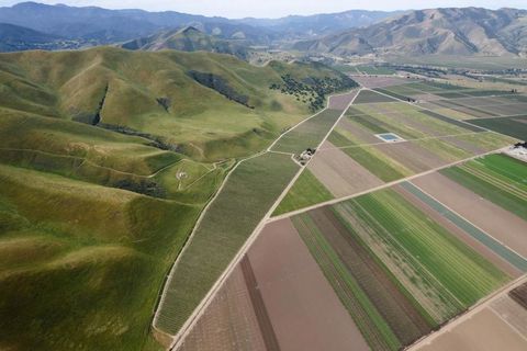 Photo of 38156 Elm Avenue, Greenfield, CA 93927 (MLS # ML82042318)