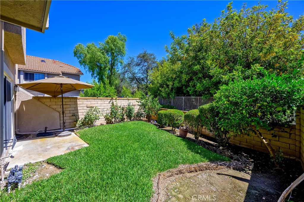 Beautiful END UNIT with DIRECT ACCESS GARAGE and YARD! Just updated with new flooring, kitchen cabinets and bathroom vanity! Very private single-level end unit with laminate flooring and freshly painted this fantastic unit is ready for move-in. Gorgeous canyon views from H U G E yard! Charming fireplace! New ceiling fans. Newer air-conditioning, stove, and dishwasher. Association pool and spa. Easy guest parking. Convenient full-size laundry hook-ups in the garage. Garage is extra deep with room for storage.