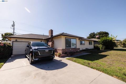 Photo of 767 Lemos Ave Ave, Salinas, CA 93901 (MLS # 41132243)