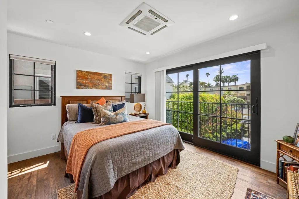 La Jolla, California 92037, United States, 4 Bedrooms Bedrooms, ,4 BathroomsBathrooms,Residential,Active,118214