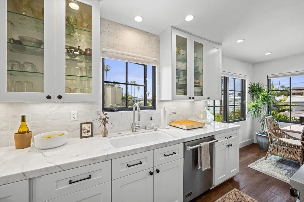 La Jolla, California 92037, United States, 4 Bedrooms Bedrooms, ,4 BathroomsBathrooms,Residential,Active,118214