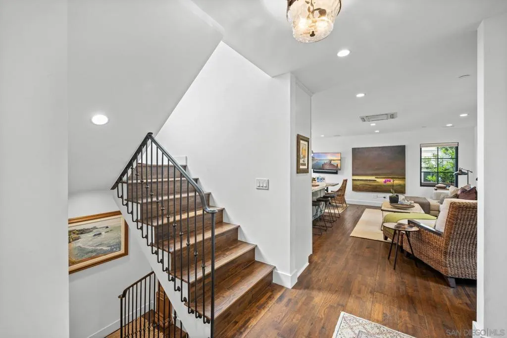 La Jolla, California 92037, United States, 4 Bedrooms Bedrooms, ,4 BathroomsBathrooms,Residential,Active,118214