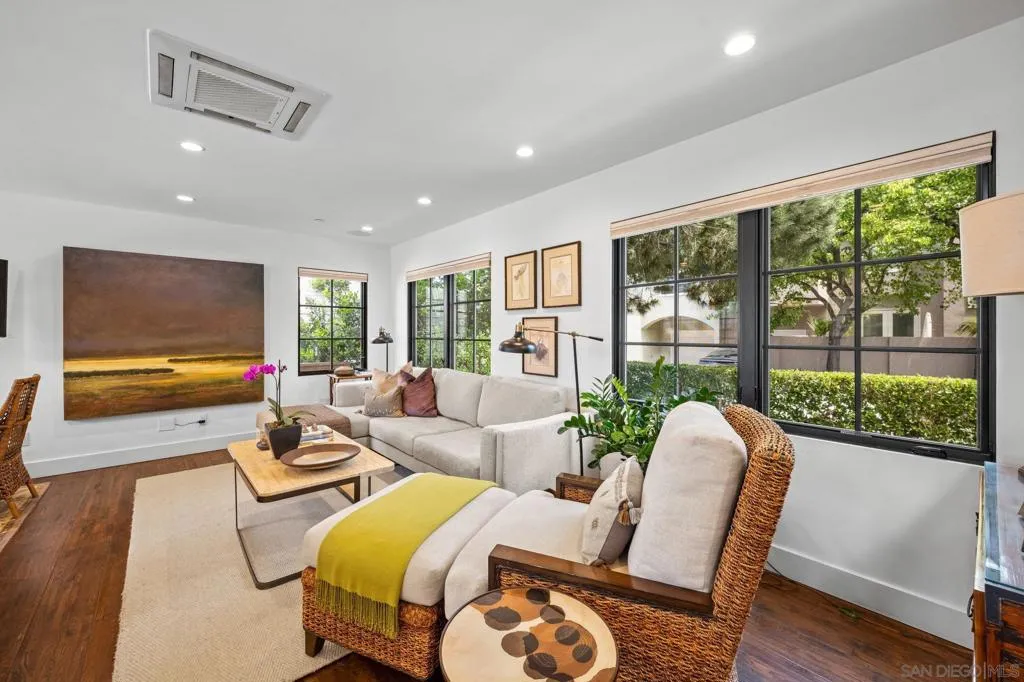 La Jolla, California 92037, United States, 4 Bedrooms Bedrooms, ,4 BathroomsBathrooms,Residential,Active,118214