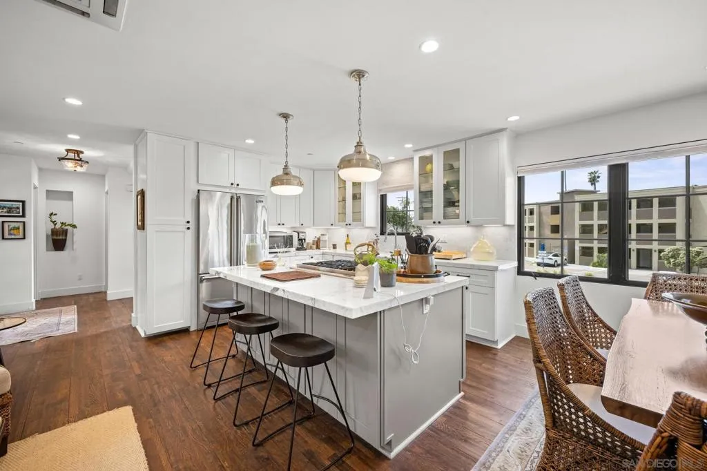 La Jolla, California 92037, United States, 4 Bedrooms Bedrooms, ,4 BathroomsBathrooms,Residential,Active,118214