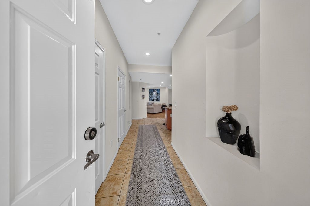 12407 Moorpark Street 104