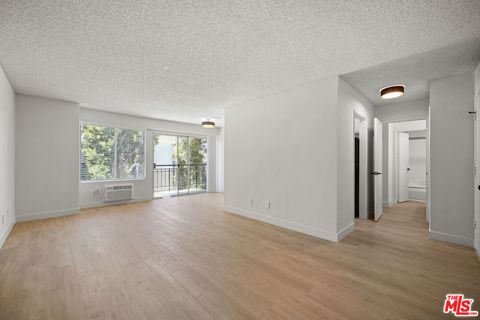 Photo of 1352 S Carmelina Avenue #101, Los Angeles, CA 90025 (MLS # 26642491)