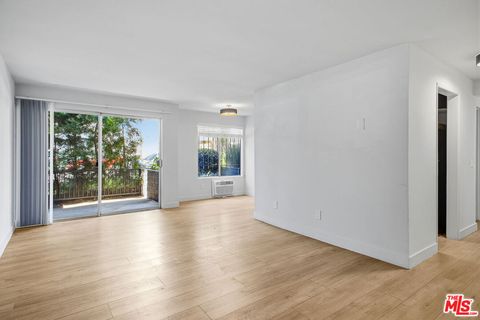 Photo of 1352 S Carmelina Avenue #101, Los Angeles, CA 90025 (MLS # 26642491)