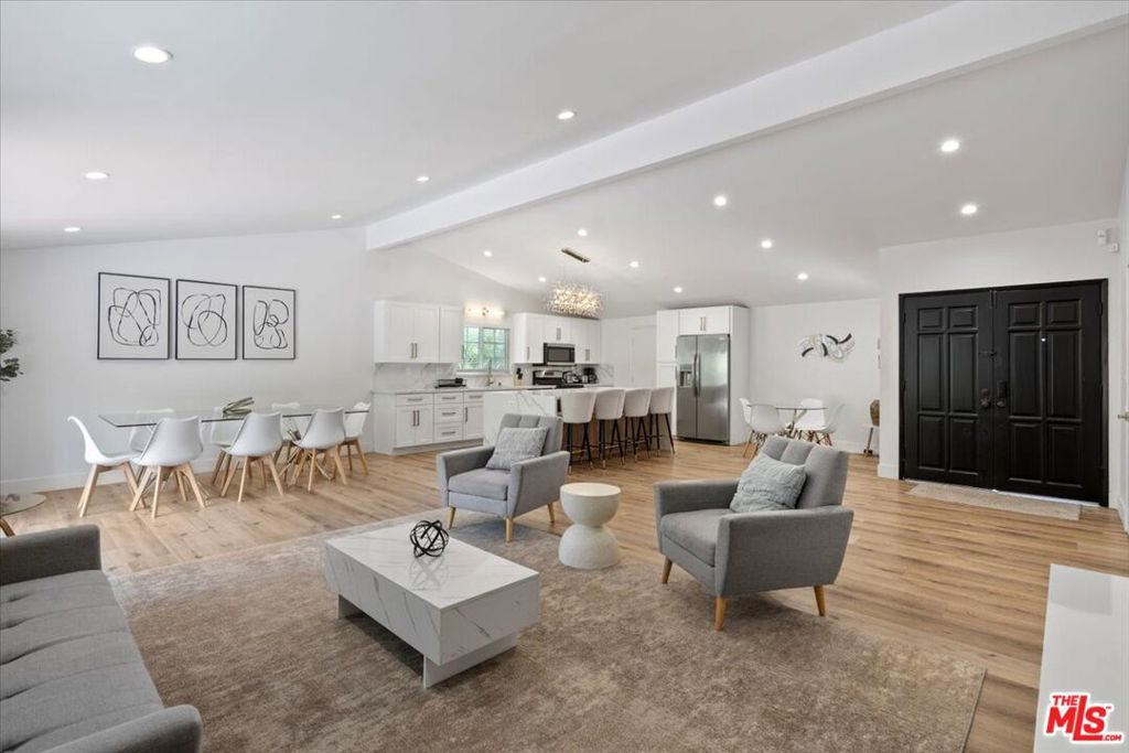 Photo of 20435 Miranda Street, Woodland Hills, CA 91367 (MLS # 25553703)