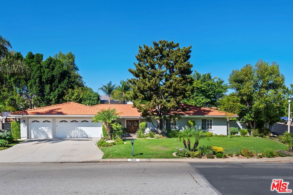 Photo of 20441 Tulsa Street, Chatsworth, CA 91311 (MLS # 25602945)