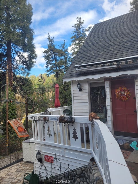 Photo of 447 Valley Road, Crestline, CA 92325 (MLS # IG26134571)